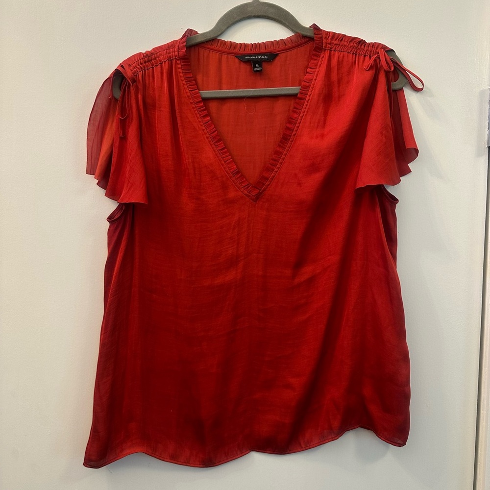 Banana Republic Red V-Neck Blouse Size Medium